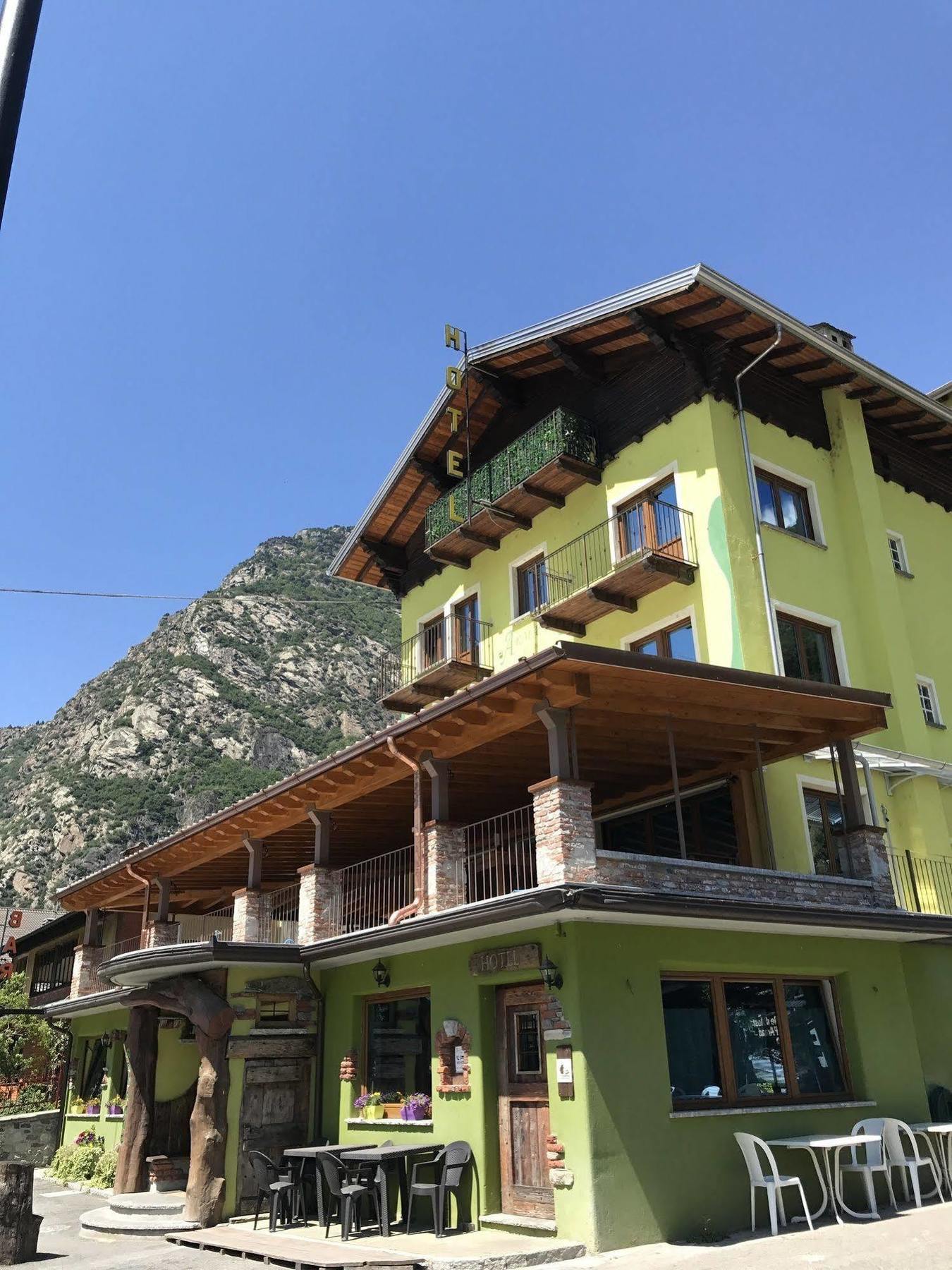 Arnad Hotel&Restaurant Armanac De Toubie מראה חיצוני תמונה